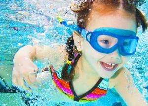 Phòng bệnh tai mũi họng thường gặp khi đi bơi ở hồ bơi trong mùa hè